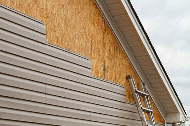 Professional Siding Repair technician working in Newington, VA